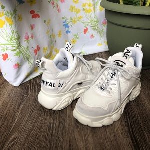 White Buffalo London platform sneakers